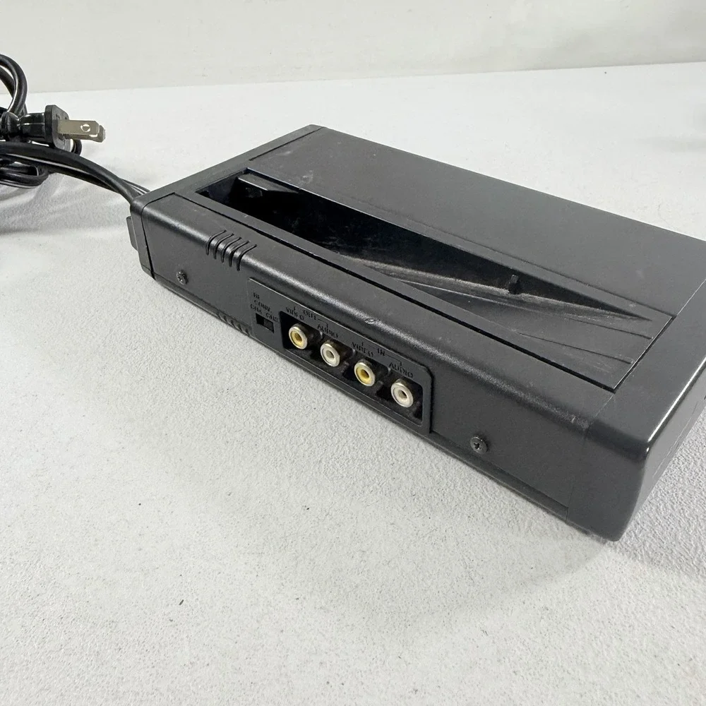 Montgomery Ward 63798398 Camcorder Battery Charger AC Adapter TESTED
